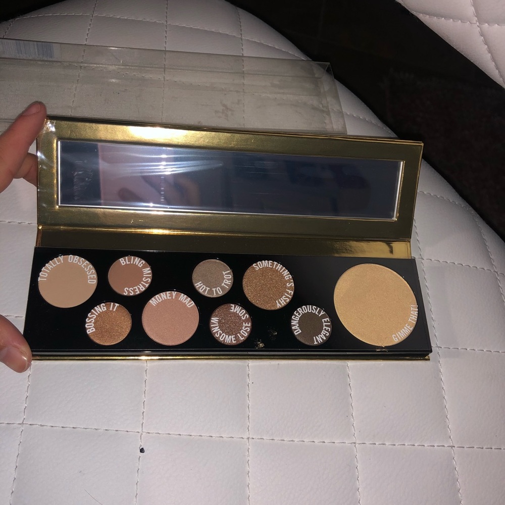 MAC Power Hungry Palette